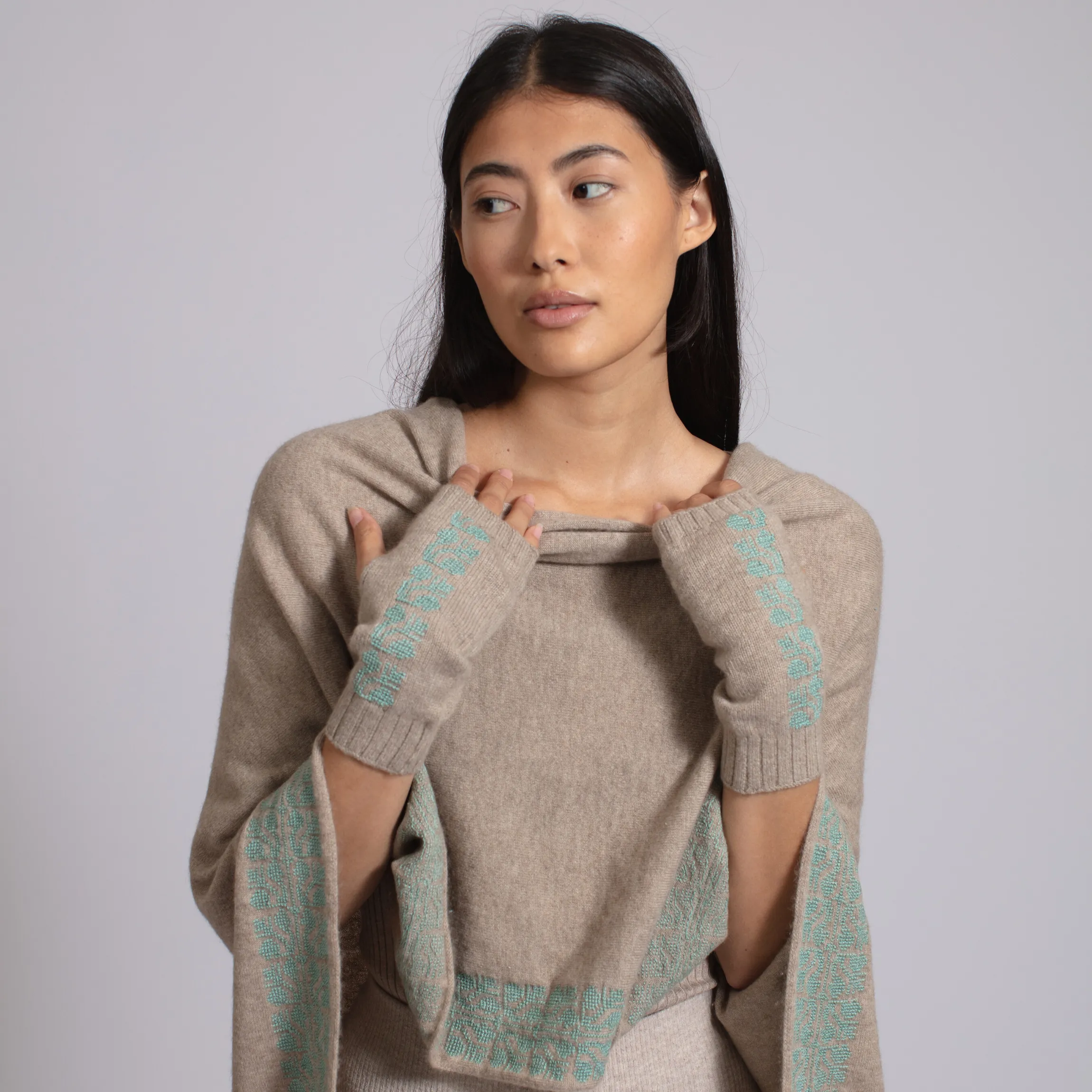 BEIGE CASHMERE PONCHO