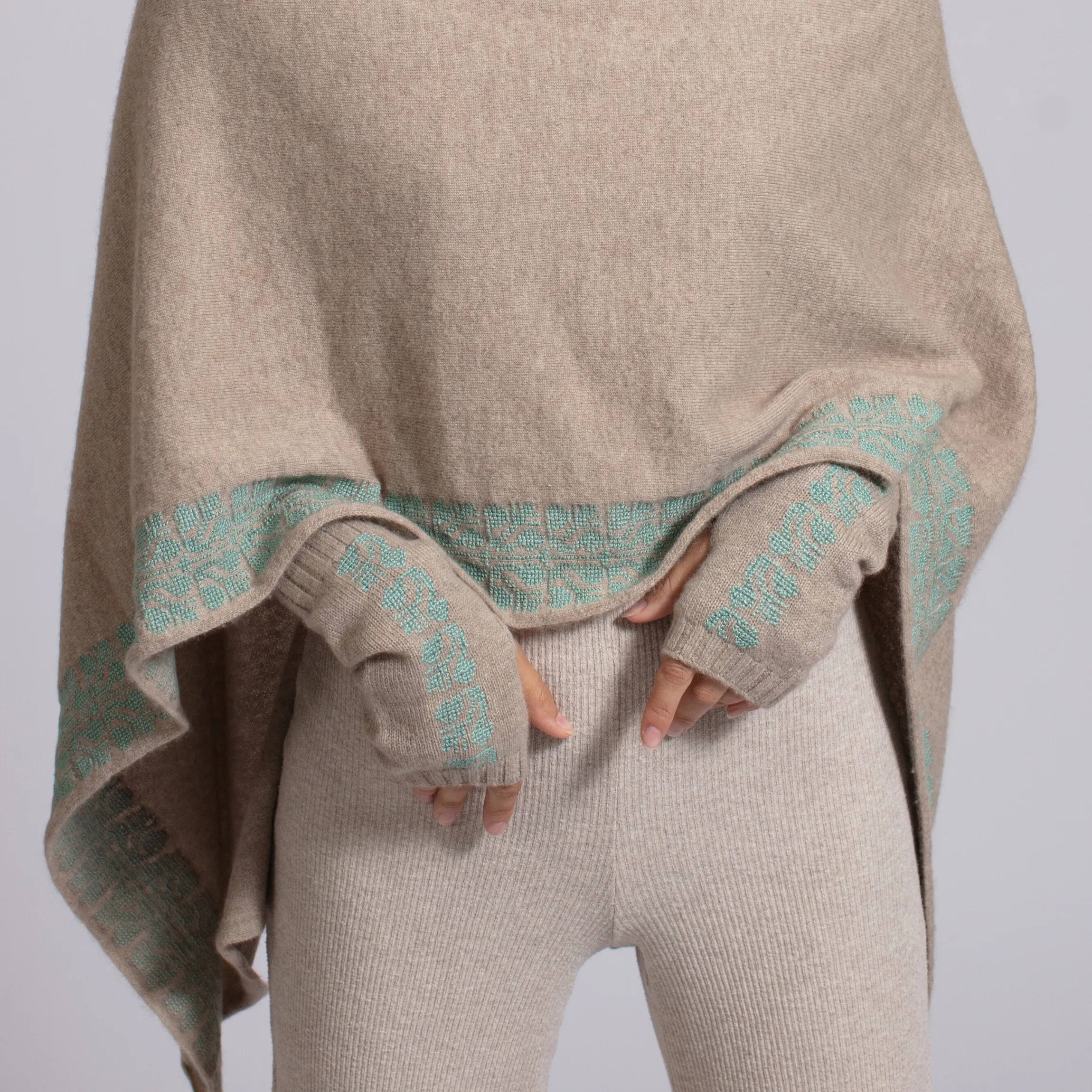 BEIGE CASHMERE PONCHO