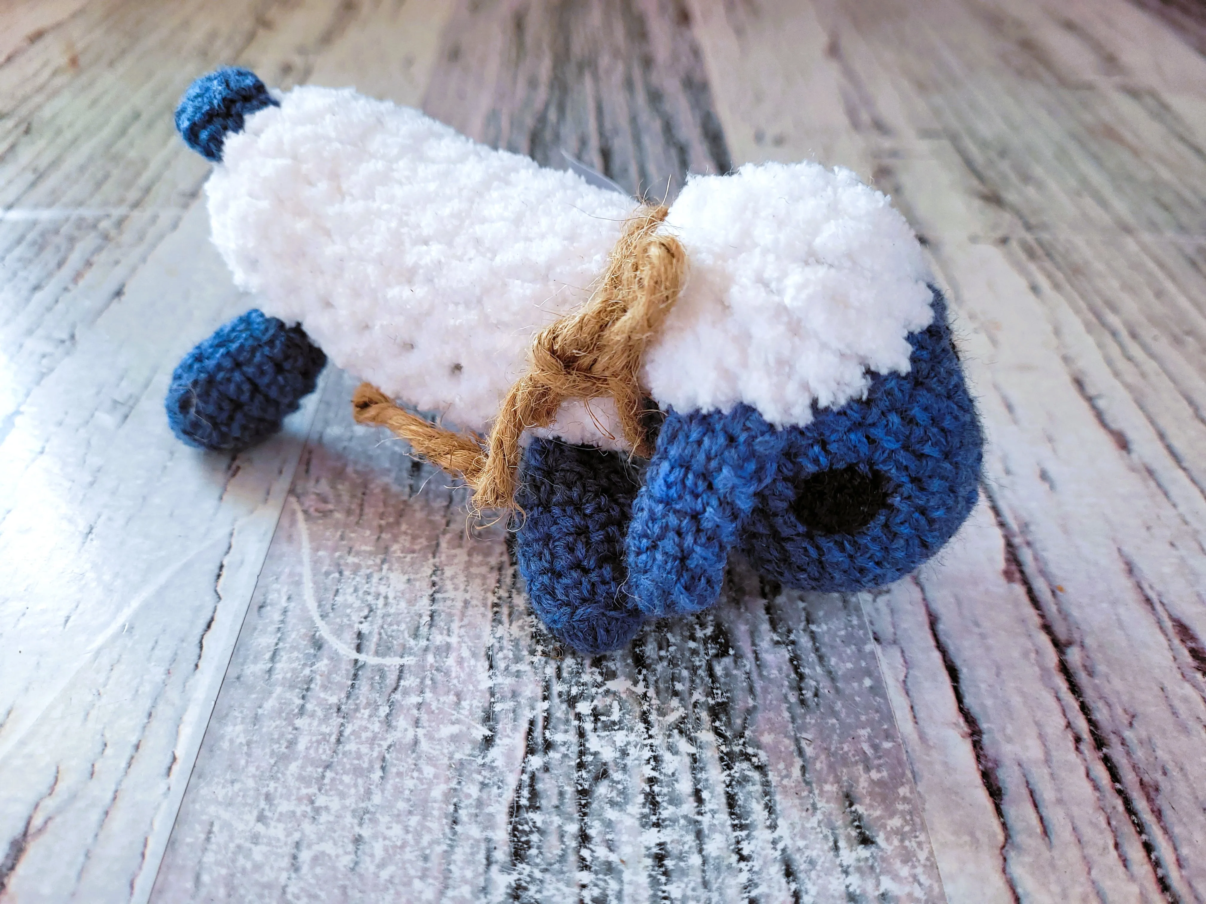 Small knitted sheep - multiple colors