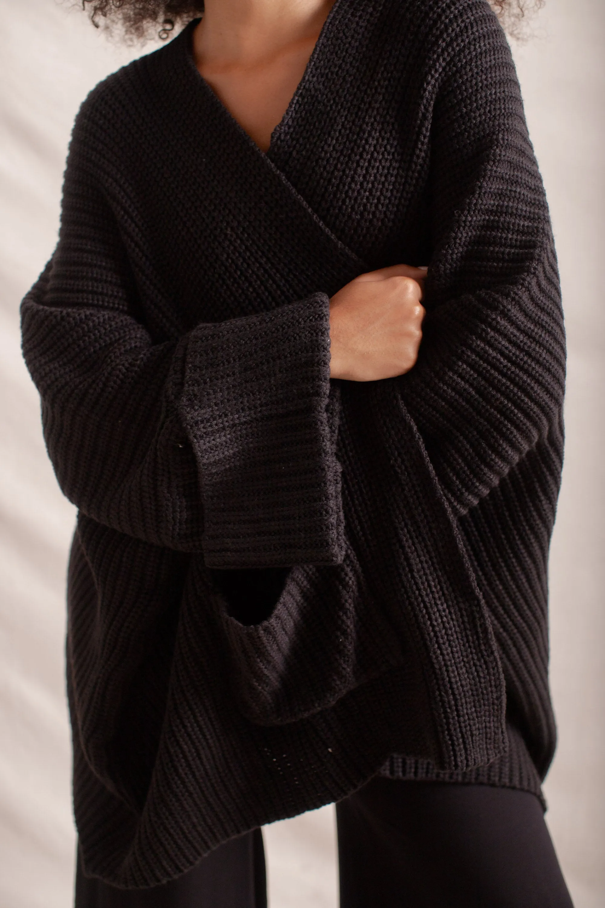 Tuula Poncho Black