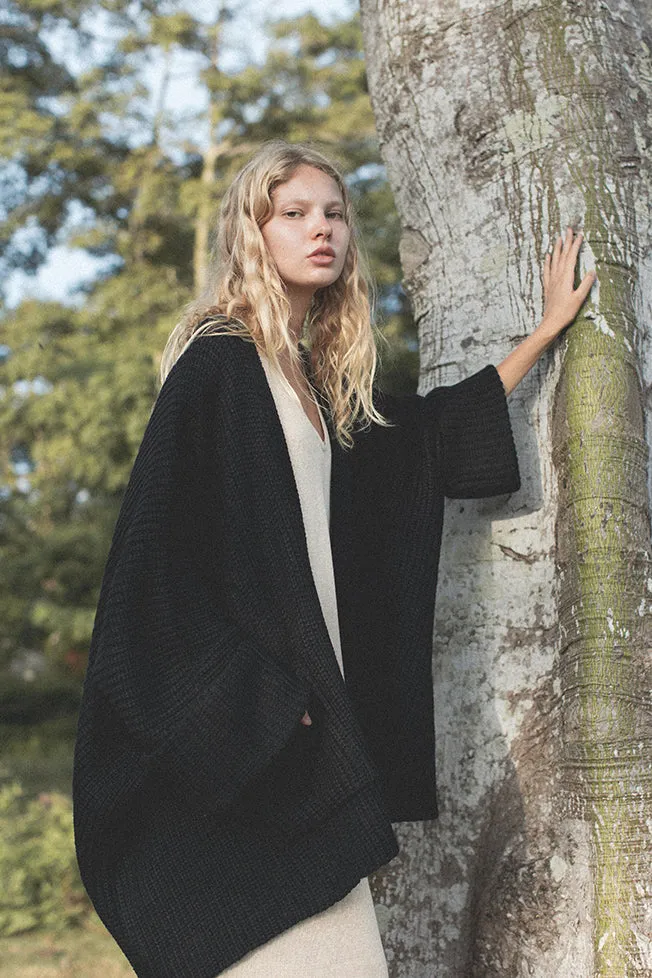 Tuula Poncho Black